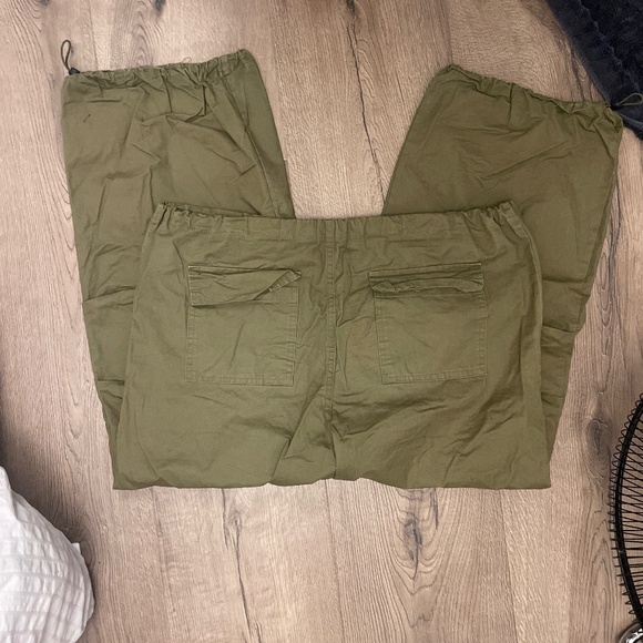 Army green parachute pants - Picture 3 of 3